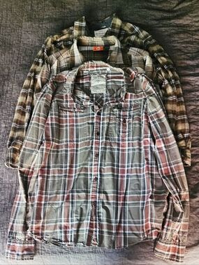 Men's Size XL Plaid Button-Up Casual Shirt Bundle Lot in Olive and Brown Colors.